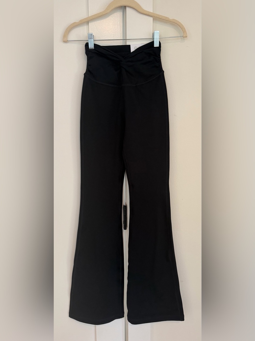NWT Gilly Hicks Active Recharge Flare Pants in Black | Size XSmall/Regular